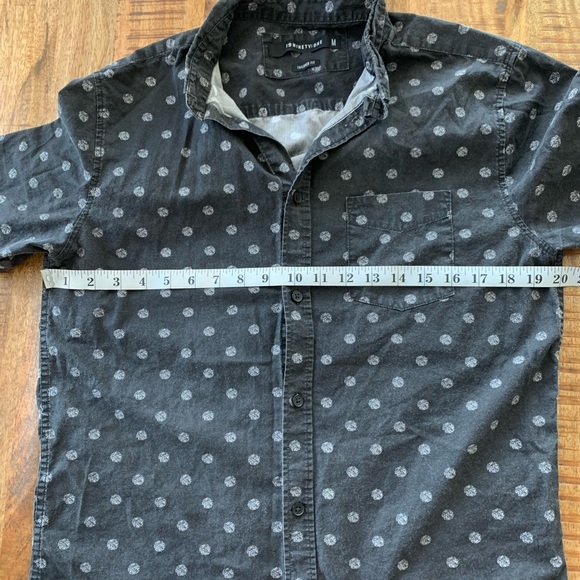 👨🏻 🌸 🌺 3/$20 19 Ninety-One Fitted Button Up Shirt - Picture 5 of 6